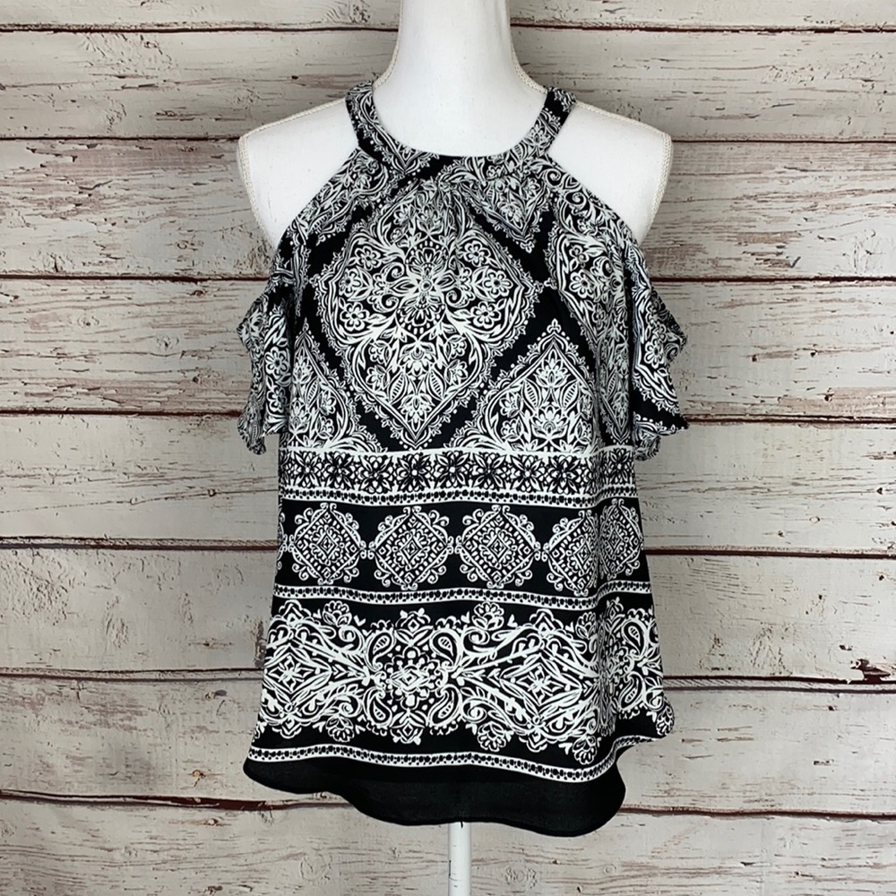 iZ Byer Cold Shoulder Top Small